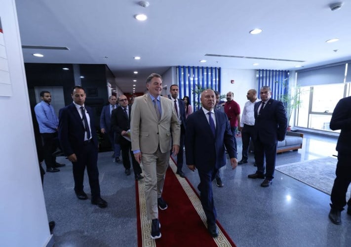 وزيرا النقل المصري والفرنسي يتفقدان محطة «تحيا مصر» بالإسكندرية لتعزيز تجارة الترانزيت