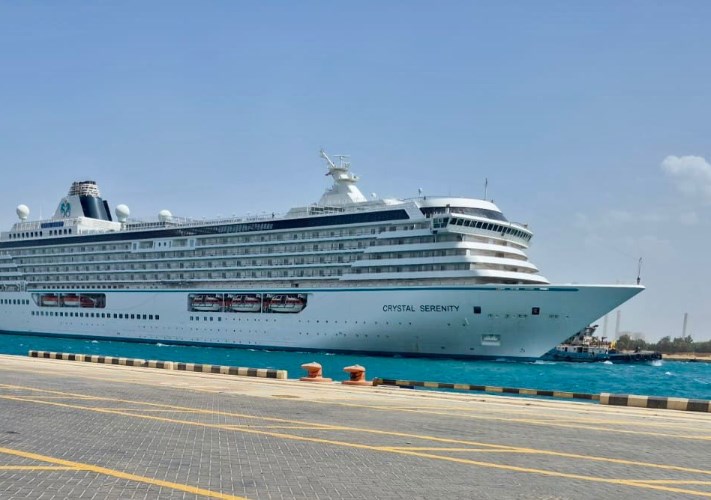 ميناء السخنة التابع لاقتصادية قناة السويس يستقبل السفينة (CRYSTAL SERENITY) بحمولة 1100 فرد